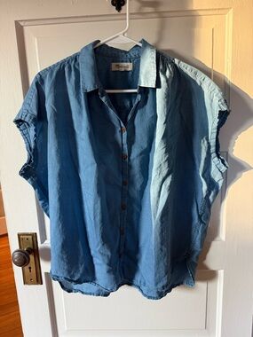 Madewell Light Blue Button-Front Chambray Shirt